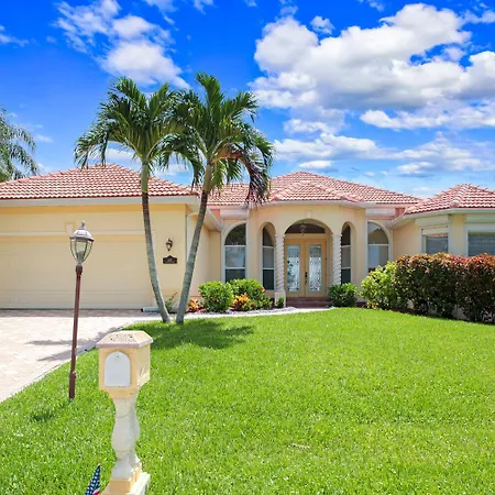 The Hammock - Beautiful Waterfront 4 Bedroom Home With Heated Pool